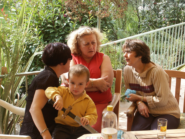 2003-10 9-6ans famille 001.jpg - DCF 1.0